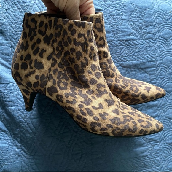 Sam Edelman Circus Leopard Cheetah Kitten Heel Boots Booties 8.5 Animal Print - Picture 1 of 8